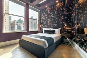 Een strijkplank/strijkijzer, wifi, beddengoed