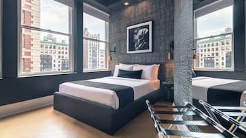 Tabla de planchar con plancha, wifi, ropa de cama