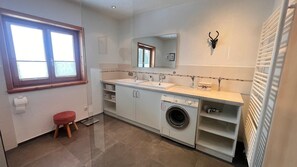 Bathroom - Vrbo Property (Oberreute)