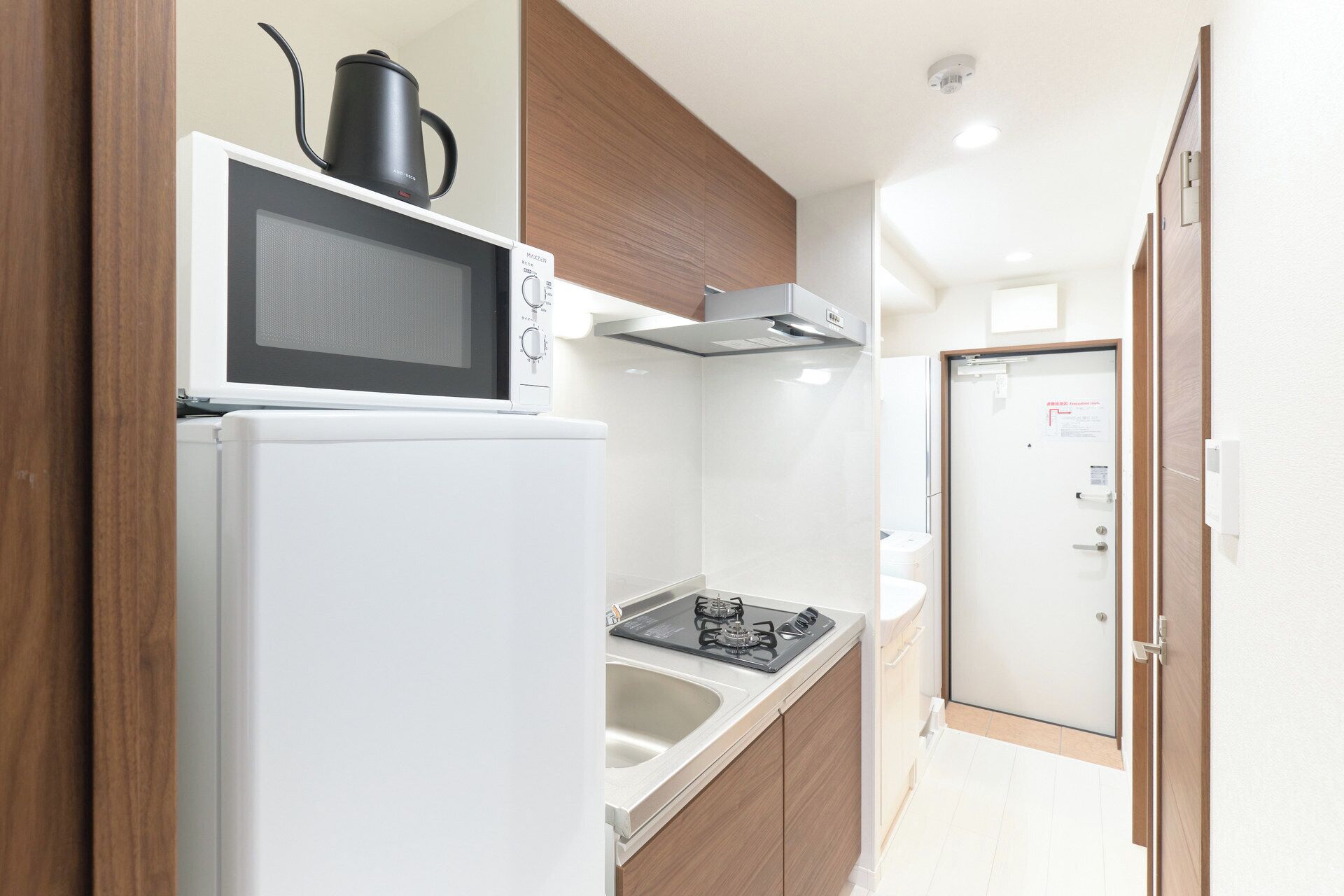 電冰箱、微波爐、爐台、鍋具/餐盤/廚房用品