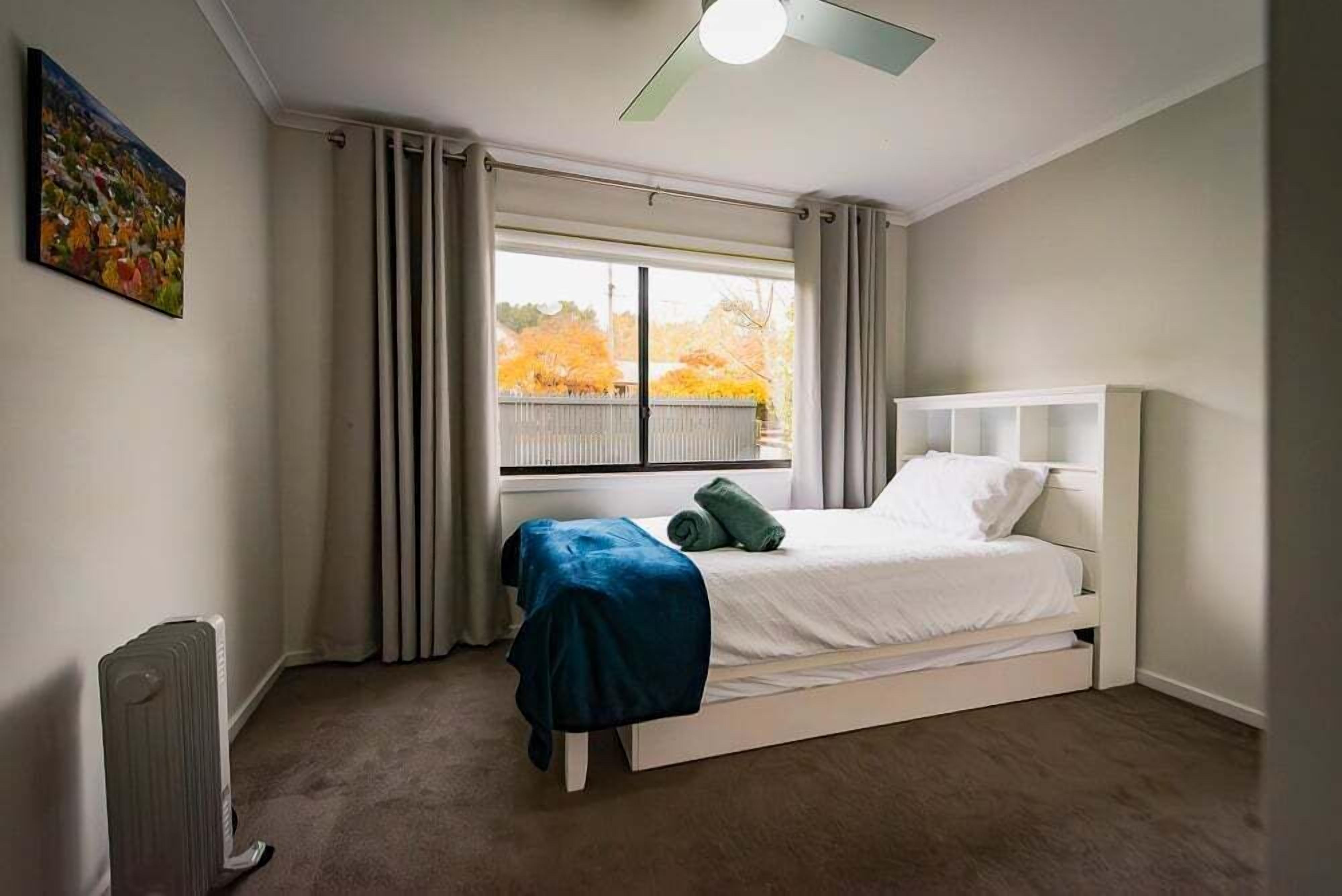 3 bedrooms, bed sheets