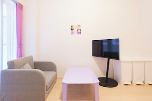 Living area - G-stage 01 IKEBUKURO 2 by Tranova (Toshima)