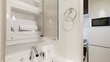 Fridge, microwave, stovetop, cookware/dishes/utensils