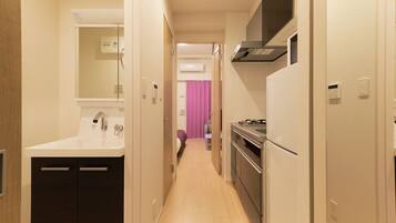 Fridge, microwave, stovetop, cookware/dishes/utensils