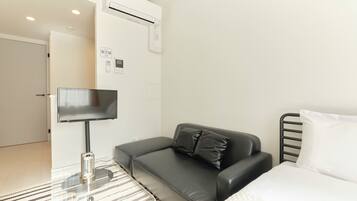 Blackout drapes, WiFi (free)