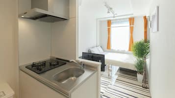 Fridge, microwave, stovetop, cookware/dishes/utensils