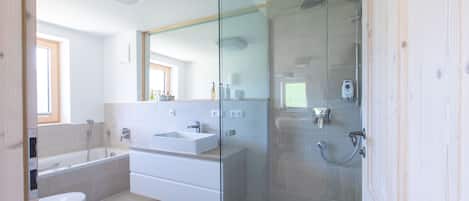 Jetted tub, hair dryer, towels, toilet paper