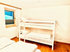 Free WiFi, bed sheets - Vrbo Property (Oberau)