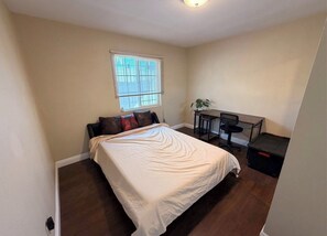 Iron/ironing board, Internet, bed sheets - Lovely 3-bedroom house in Los Angeles perfect for your getaway (Los Angeles)