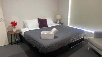 Iron/ironing board, Internet, bed sheets