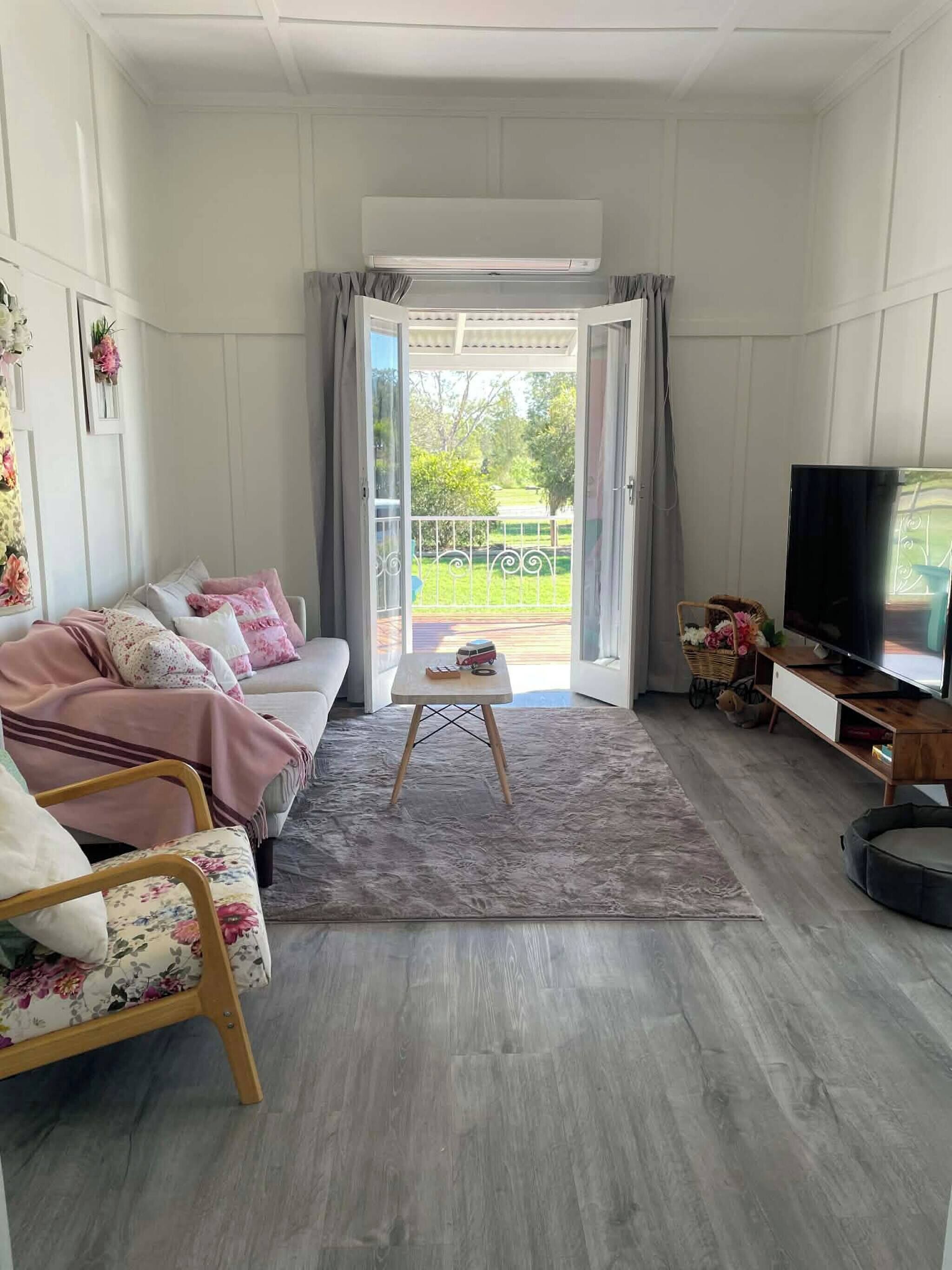 House, 2 Bedrooms, Balcony | Living area | Books