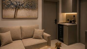 Luxury Condo 402 | Living area