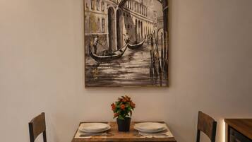 Luxury Studio Suite | Dining