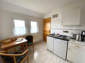 Private kitchen - Vrbo Property (Neuendorf/Insel Hiddensee)