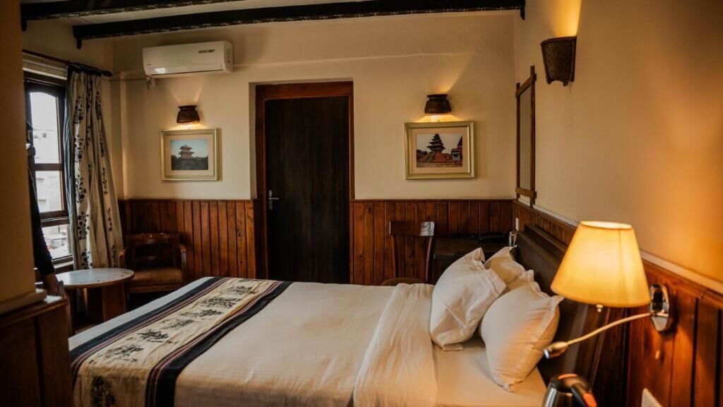 Deluxe Double Room, Balcony, Courtyard View | Meja, Wi-fi percuma 