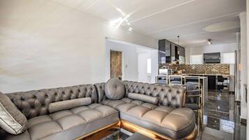 Condo, 2 Bedrooms | Living room