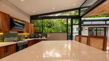 Coffee/tea maker, fridge, microwave, oven