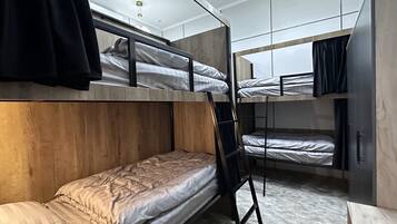 Asrama Umum Comfort | Tirai kedap cahaya dan Wi-Fi gratis