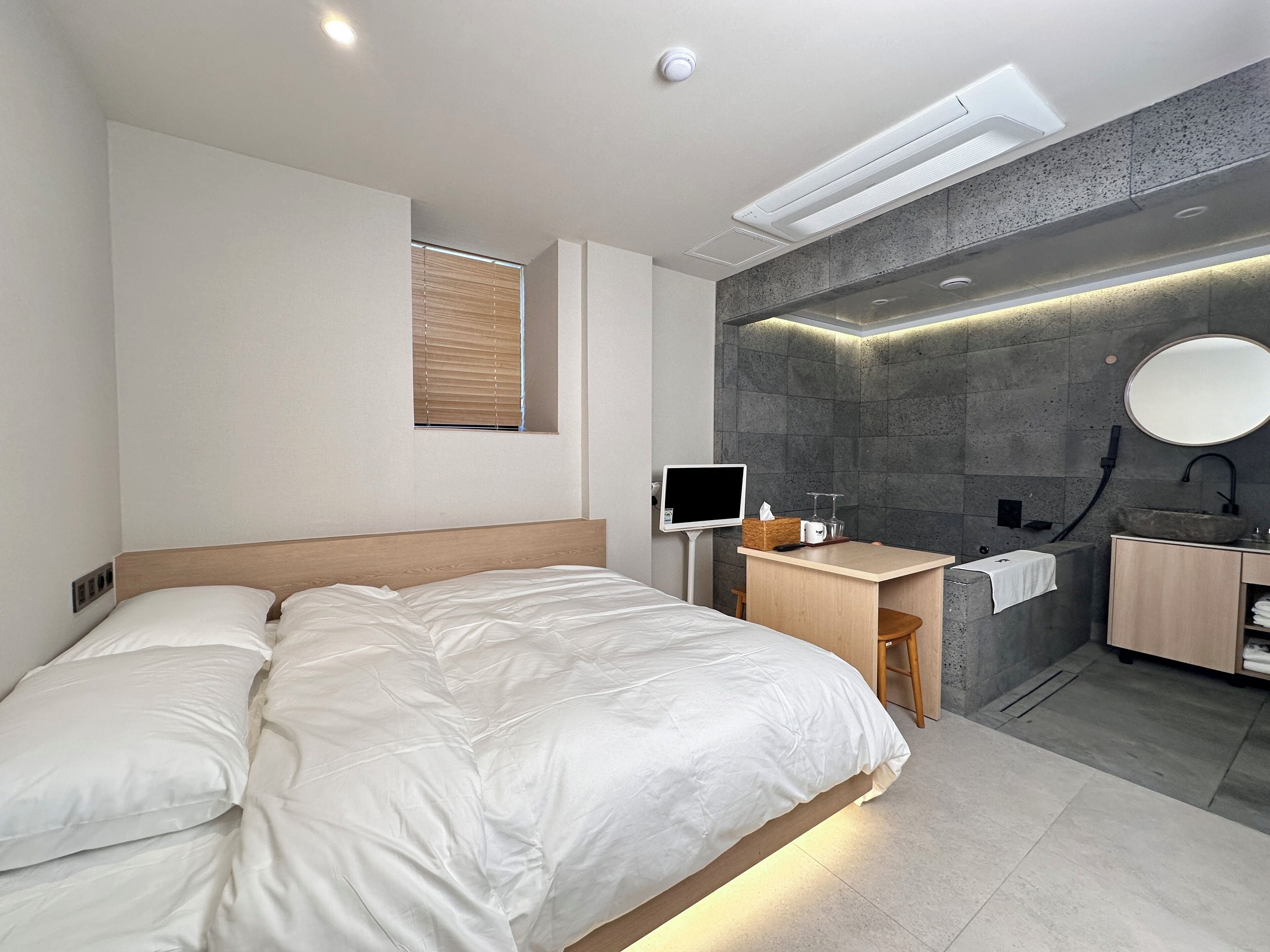 Single Room | Free WiFi