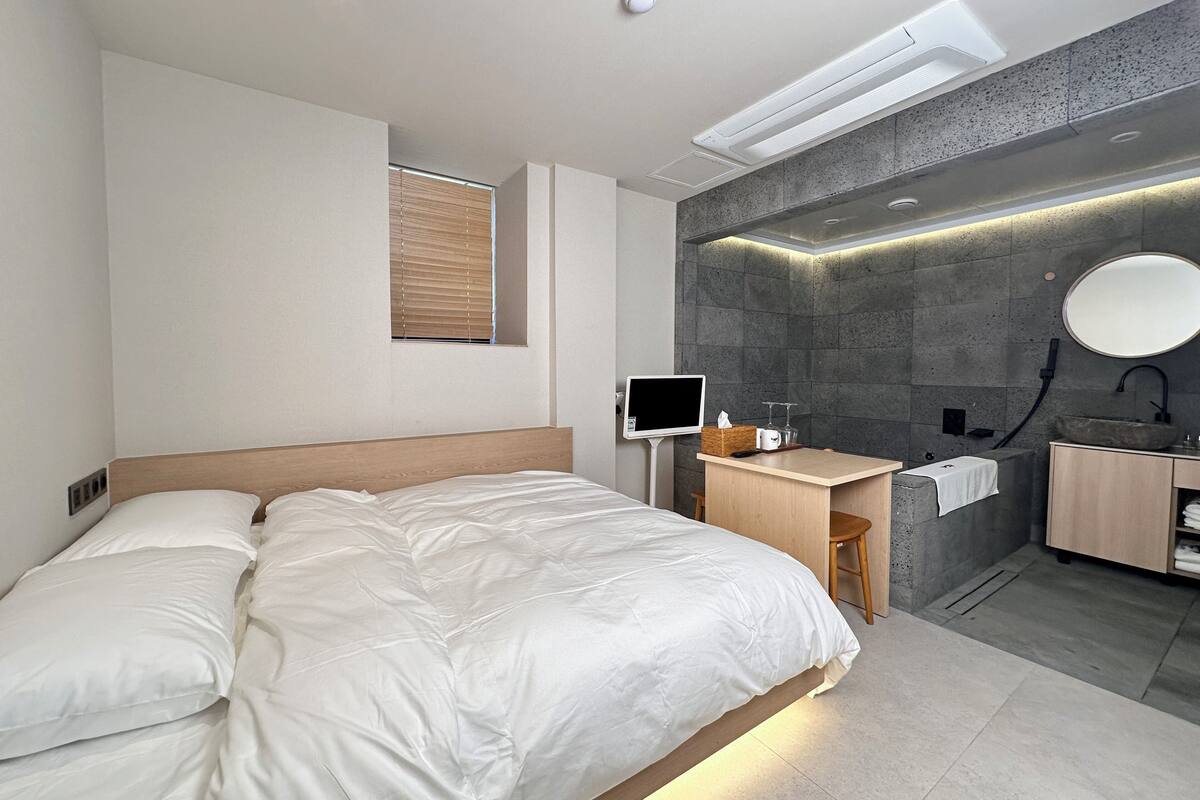 Single Room | Free WiFi