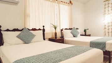 Bungalow, 2 Double Beds, Kitchen, Garden View | Iron/ironing board, free WiFi, bed sheets