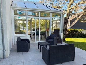 Outdoor dining - Vrbo Property (Guidel)