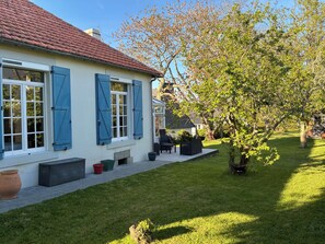 Terrace/patio - Vrbo Property (Guidel)