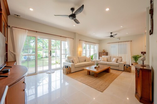 Renovated 3BR Beach House, 7-Min Walk to Kamala Beach!