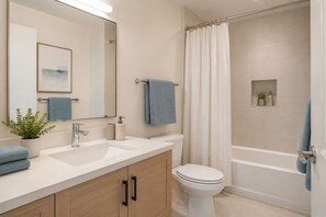 Classic-Zimmer | Badezimmer | Kostenlose Toilettenartikel, Haartrockner, Handtücher, Seife