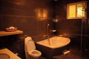 Bathroom - Amata n’Ubuki: Double – INGERI (Kigali)