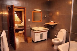 Shower, hair dryer, towels, soap - Amata n’Ubuki: Double – INGERI (Kigali)