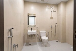 Deluxe Room | Bilik Mandi | Pancuran mandi, kelengkapan dandanan diri percuma, tuala disediakan 