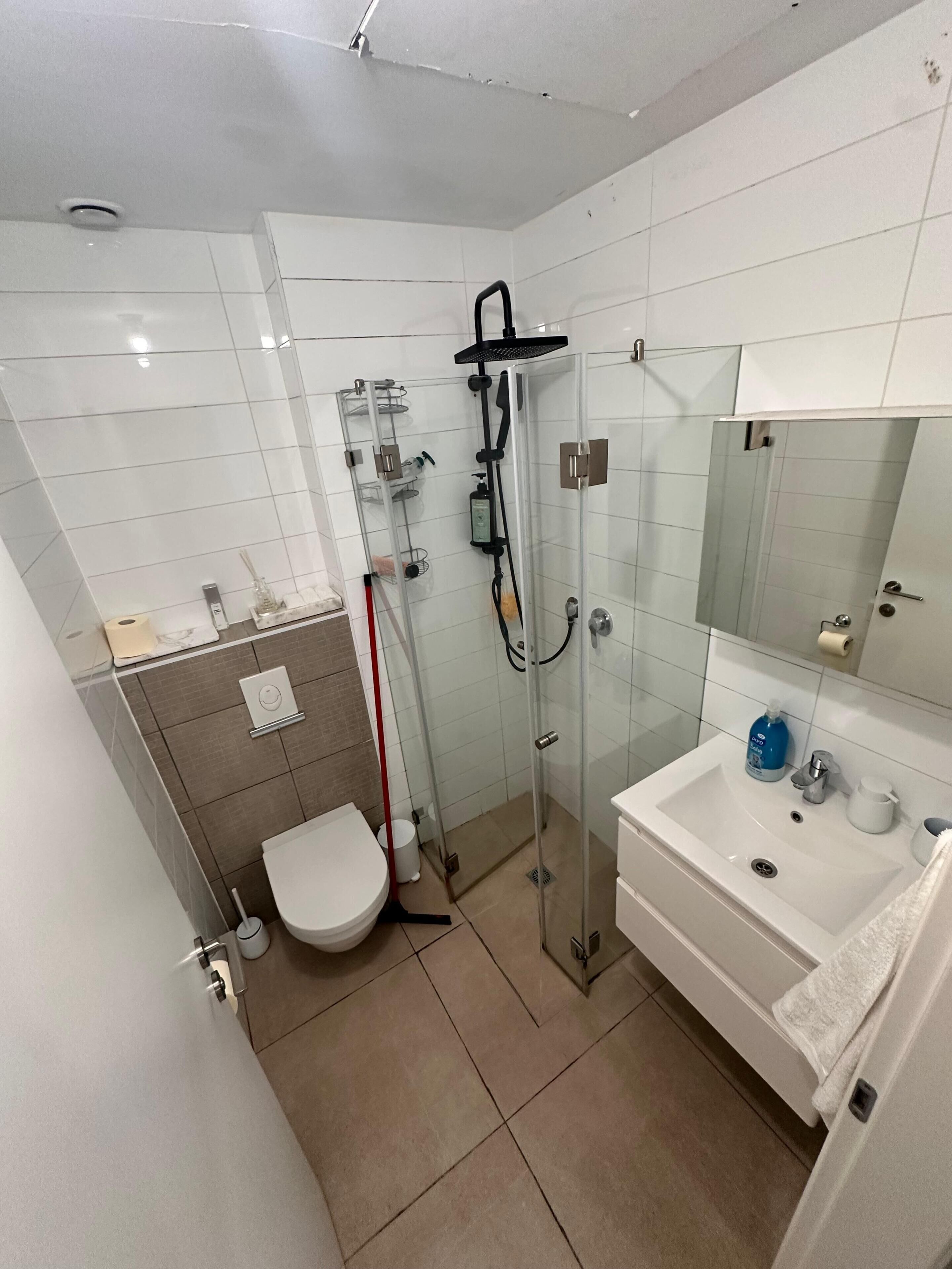Handtücher, Seife, Toilettenpapier
