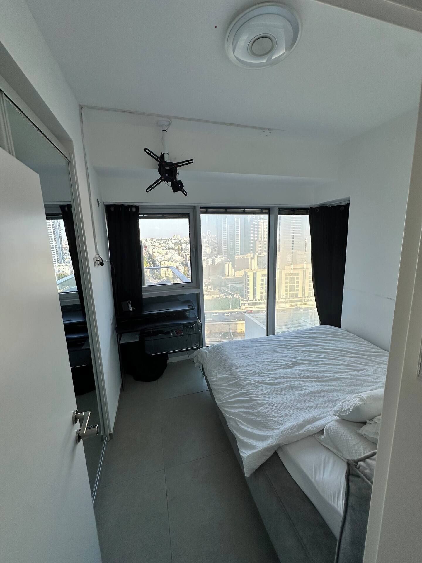 2 habitaciones, tabla de planchar con plancha, wifi y ropa de cama 