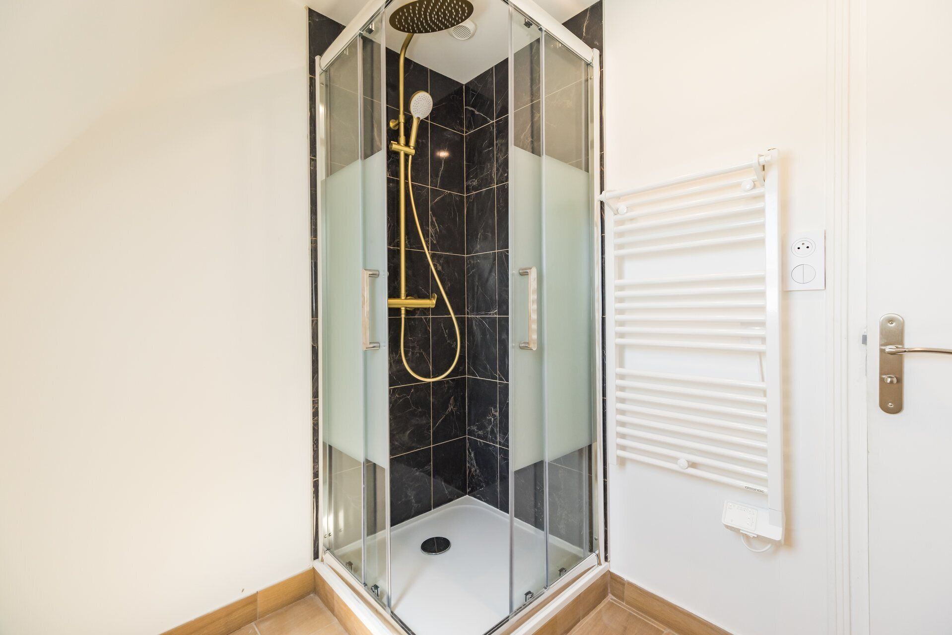 Shower, towels