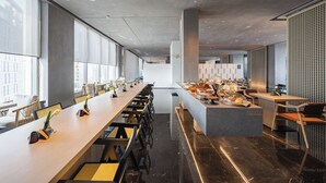 A modern conference room with a long table, chairs, and a buffet area. - Atour S Hotel - Shanghai World Expo Lujiaizui Riverside Center  (Shanghai)