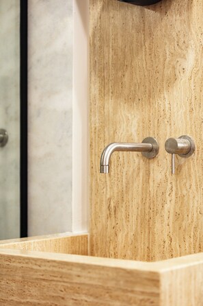 Dusche, Haartrockner, Bidet, Handtücher