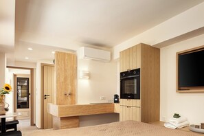 1 bedroom, iron/ironing board, free WiFi, bed sheets - Sea pathV old town luxury suite close to beach with alley (Rethymno)