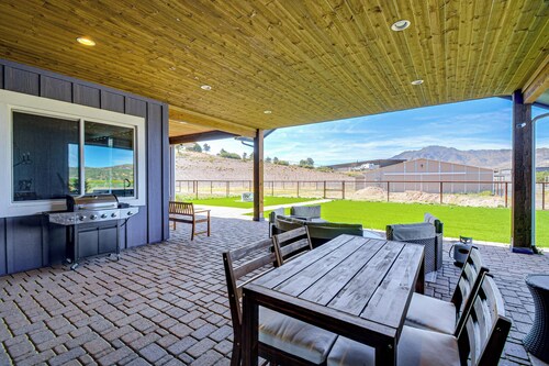 Equine-Friendly Stay: Horse Stable Access, Hot Tub