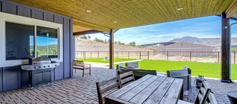 Equine-Friendly Stay: Horse Stable Access, Hot Tub