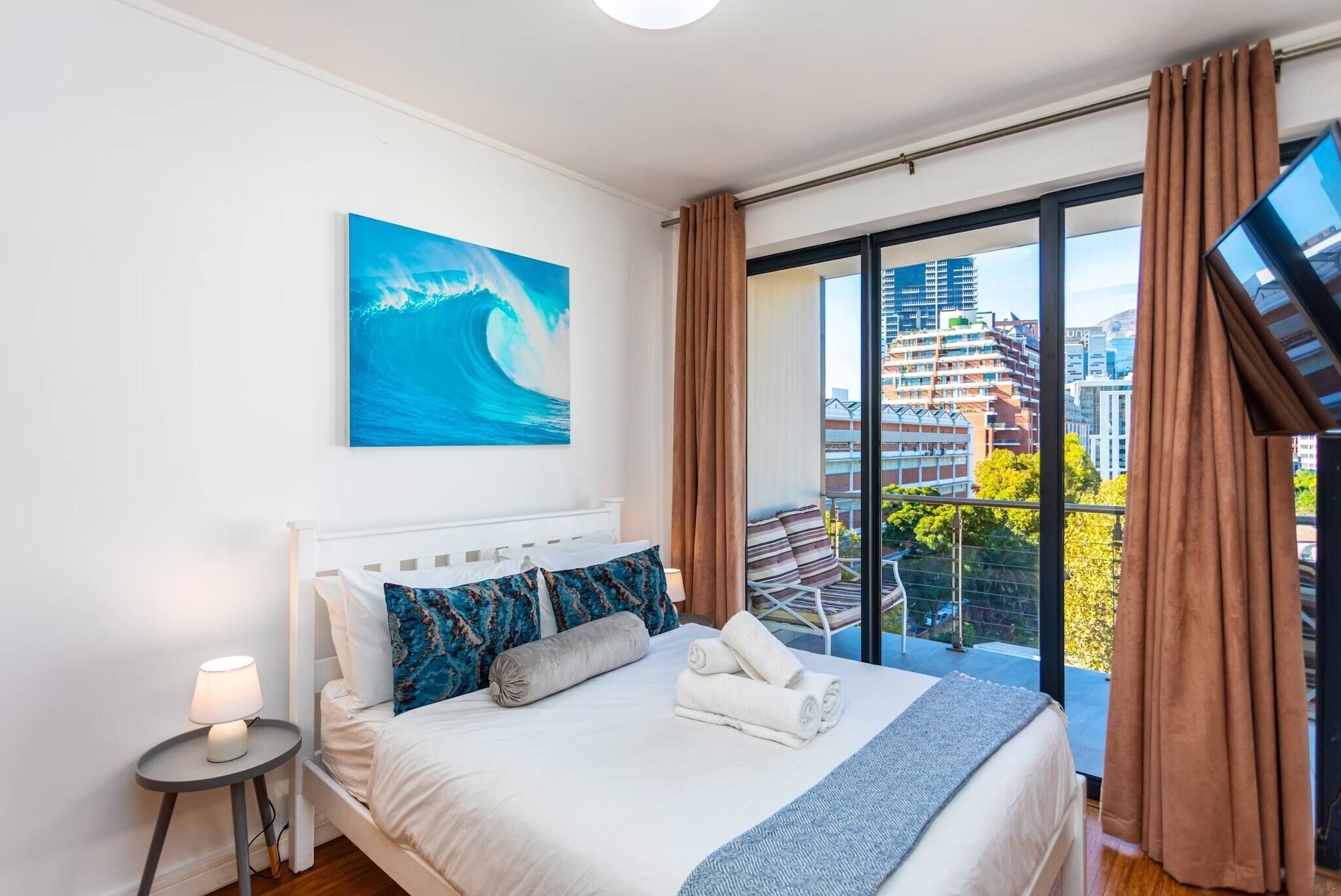 2 bedrooms, iron/ironing board, internet, bed sheets