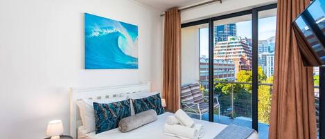 2 bedrooms, iron/ironing board, internet, bed sheets