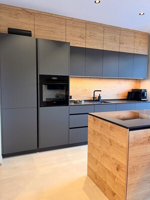 Fridge, oven, dishwasher, cookware/dishes/utensils - Apartment Places2be by Interhome (Schladming)