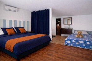 Iron/ironing board, WiFi, bed sheets - Vrbo Property (SAINT PIERRE)