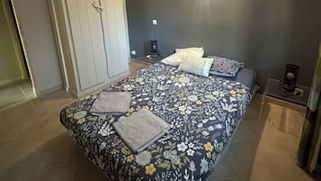 4 chambres, fer et planche Ă repasser, Wi-Fi, draps fournis