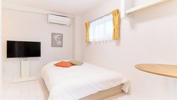 Apartment, Non Smoking (102) | Desk, blackout drapes, free WiFi