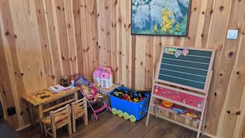 Chalet, Mountain View | Children’s area