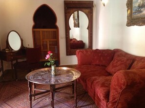 Comfort Suite, Patio, Courtyard View | Living area | Books, stereo - Riad Timadrouine (Tinghir)