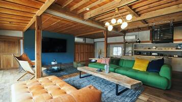 Deluxe Villa, Garden View | Living area