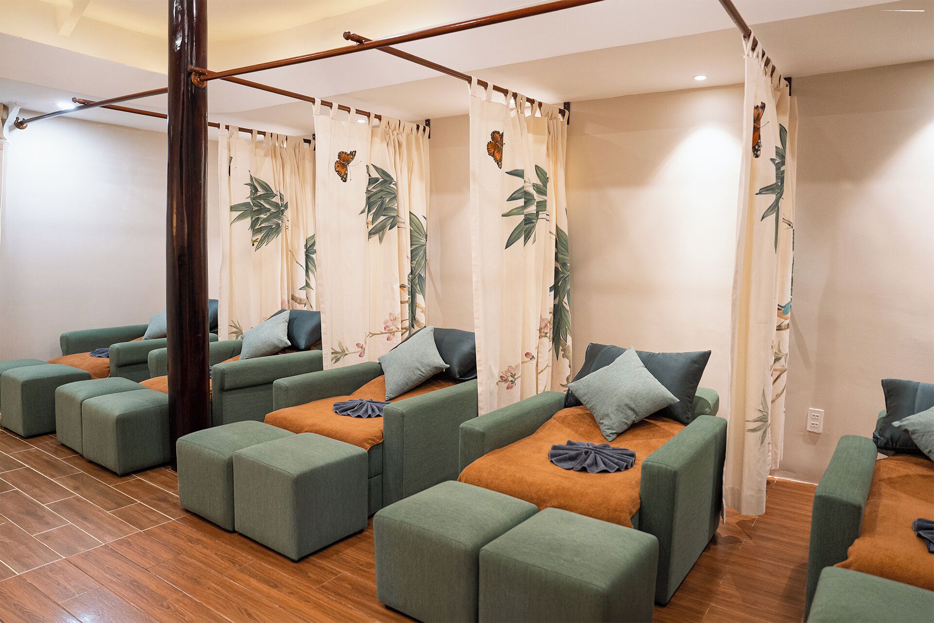 Warmsteinmassagen, Thai-Massagen